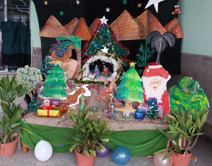 Christams crib....jpg