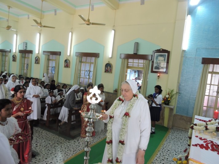 5....Welcome Bandel - lighting of the lamp.JPG