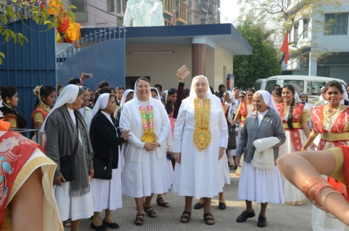 Welcoem by the students.JPG