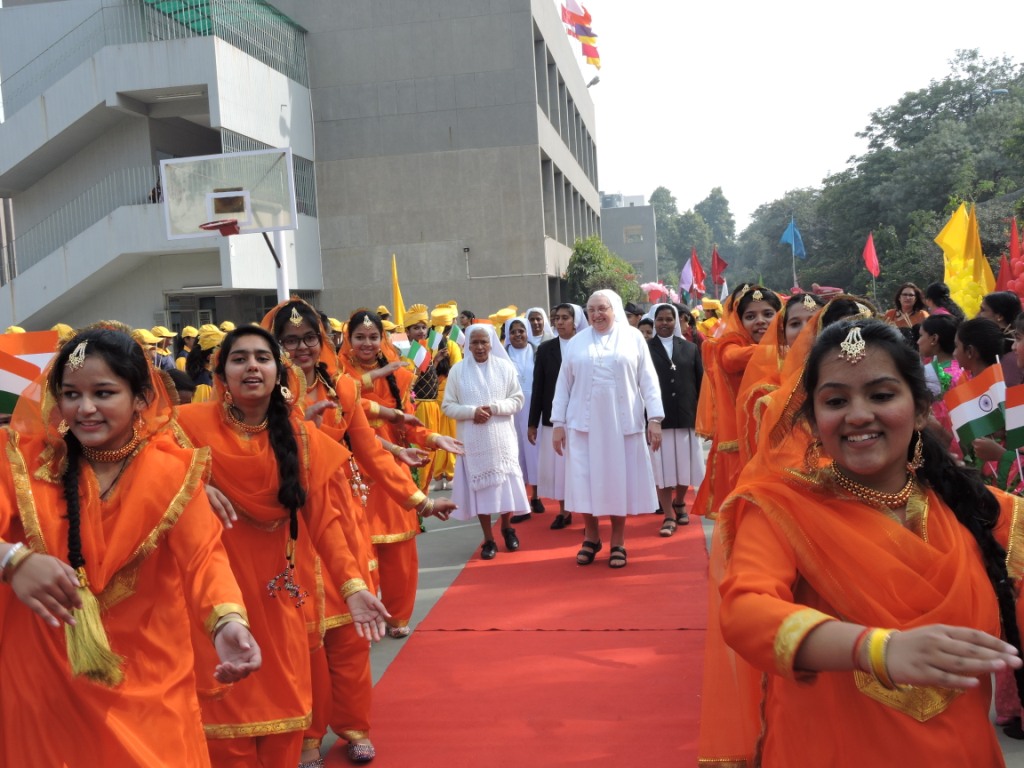 4. Auxilium Vasant Vihar studetns welcomes.JPG