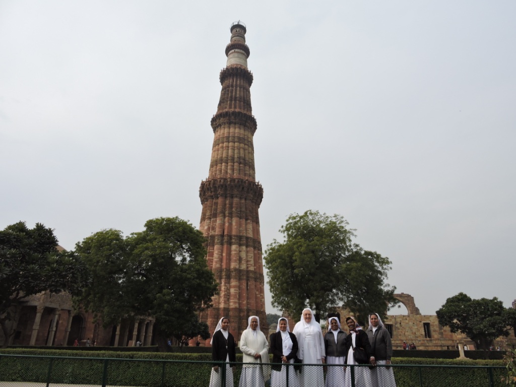 Visits Qutab Minar - New Delhi.JPG